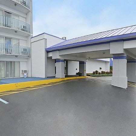 Howard Johnson By Wyndham Saint Joseph Бентън Харбър Екстериор снимка