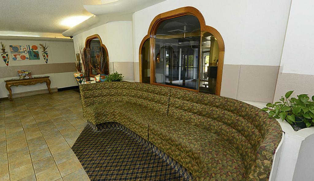 Howard Johnson By Wyndham Saint Joseph Бентън Харбър Екстериор снимка