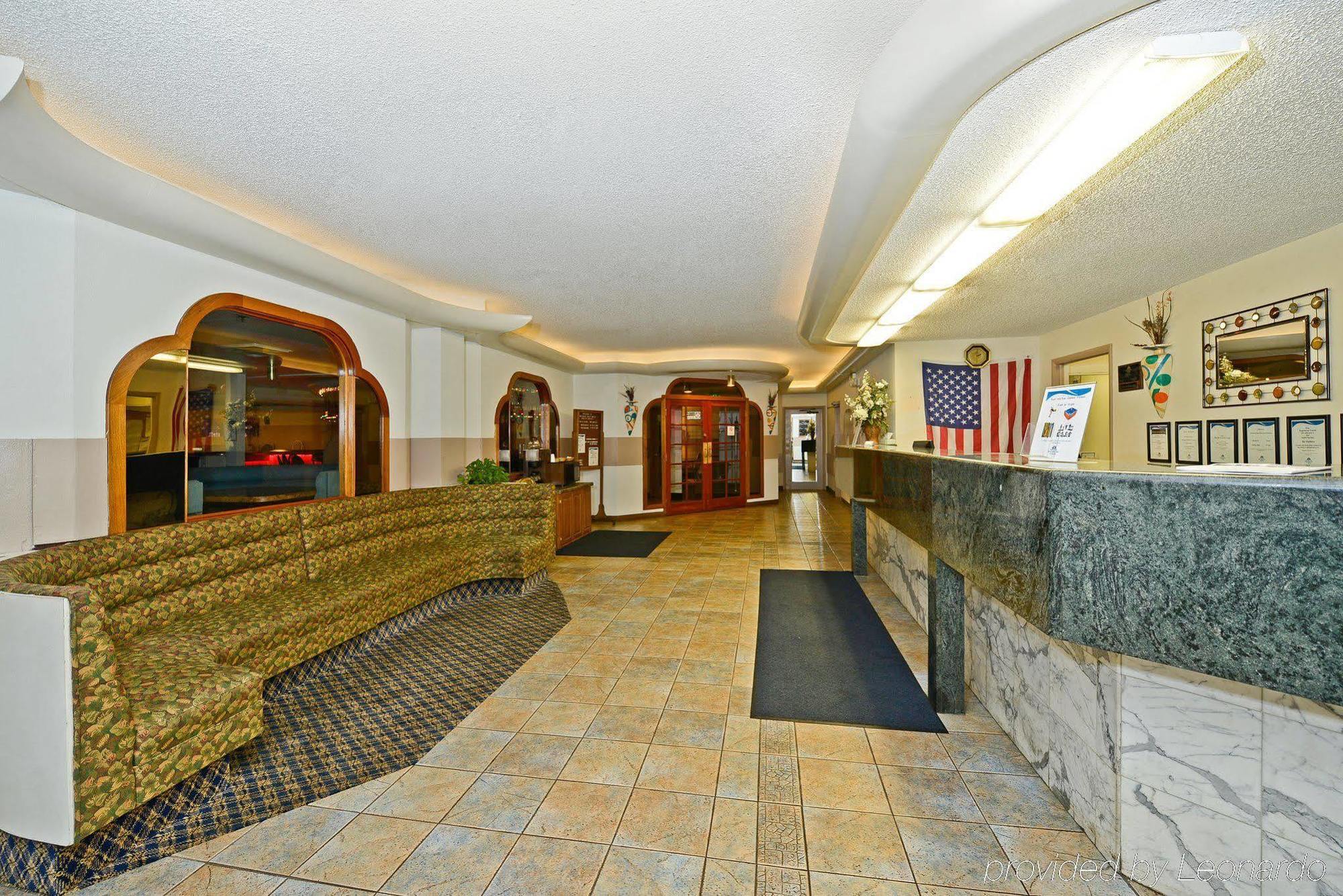 Howard Johnson By Wyndham Saint Joseph Бентън Харбър Интериор снимка
