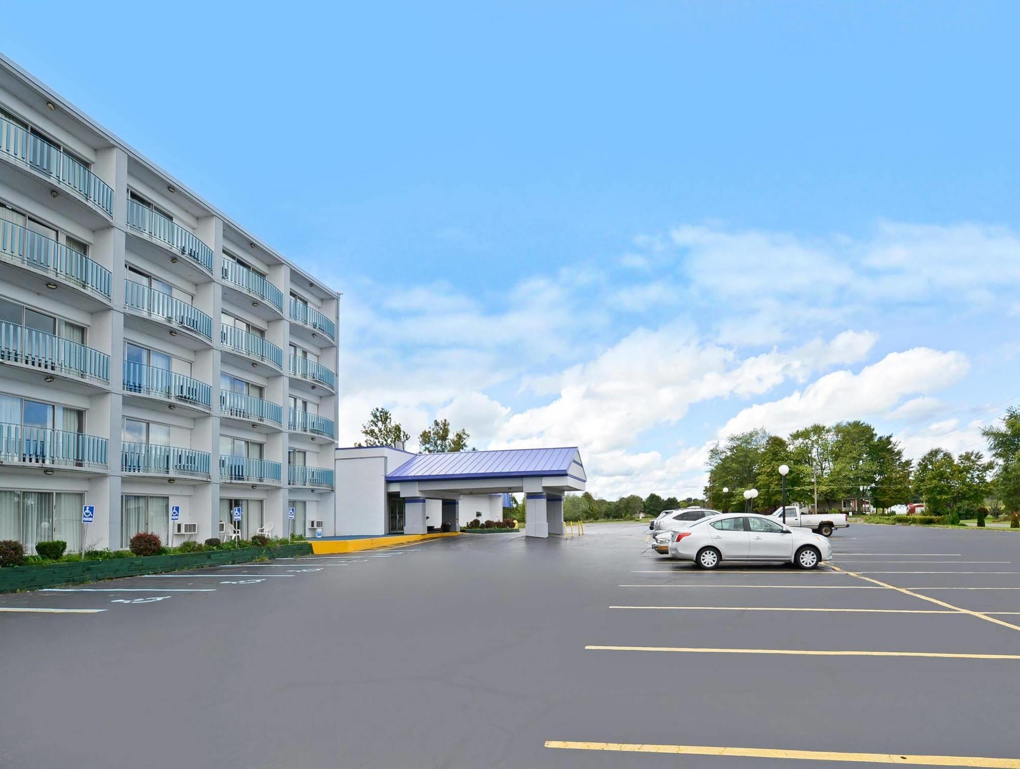 Howard Johnson By Wyndham Saint Joseph Бентън Харбър Екстериор снимка