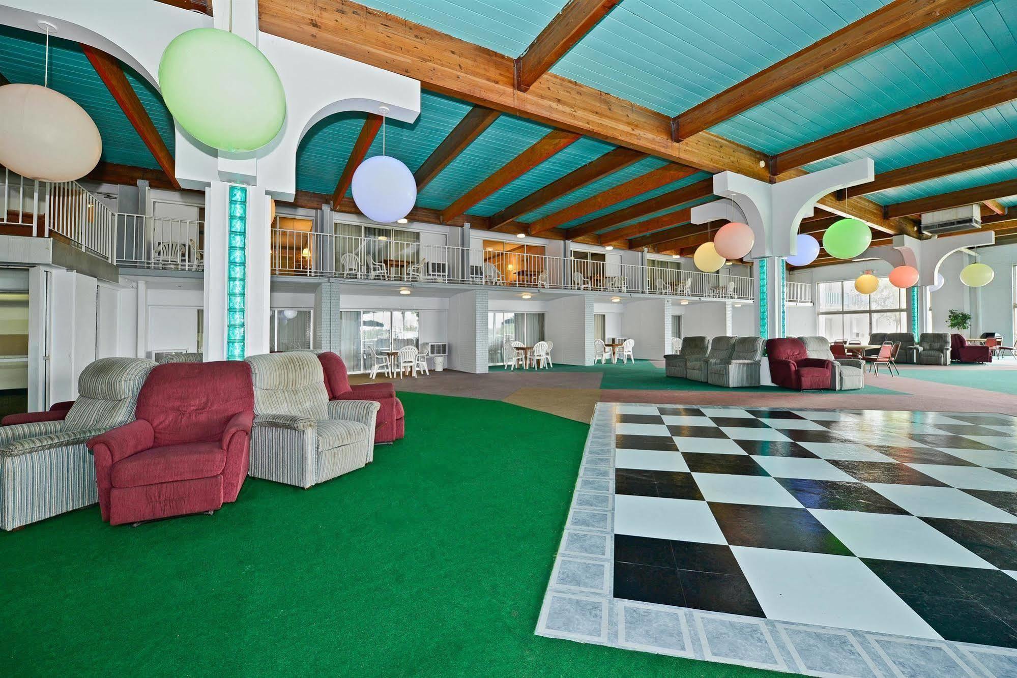 Howard Johnson By Wyndham Saint Joseph Бентън Харбър Интериор снимка