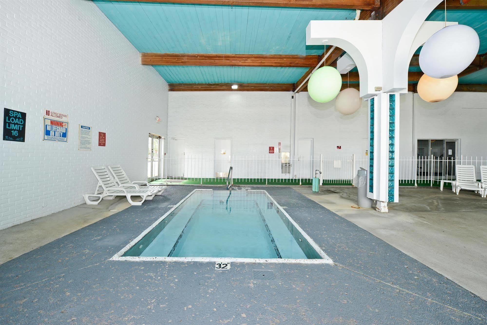 Howard Johnson By Wyndham Saint Joseph Бентън Харбър Съоръжения снимка
