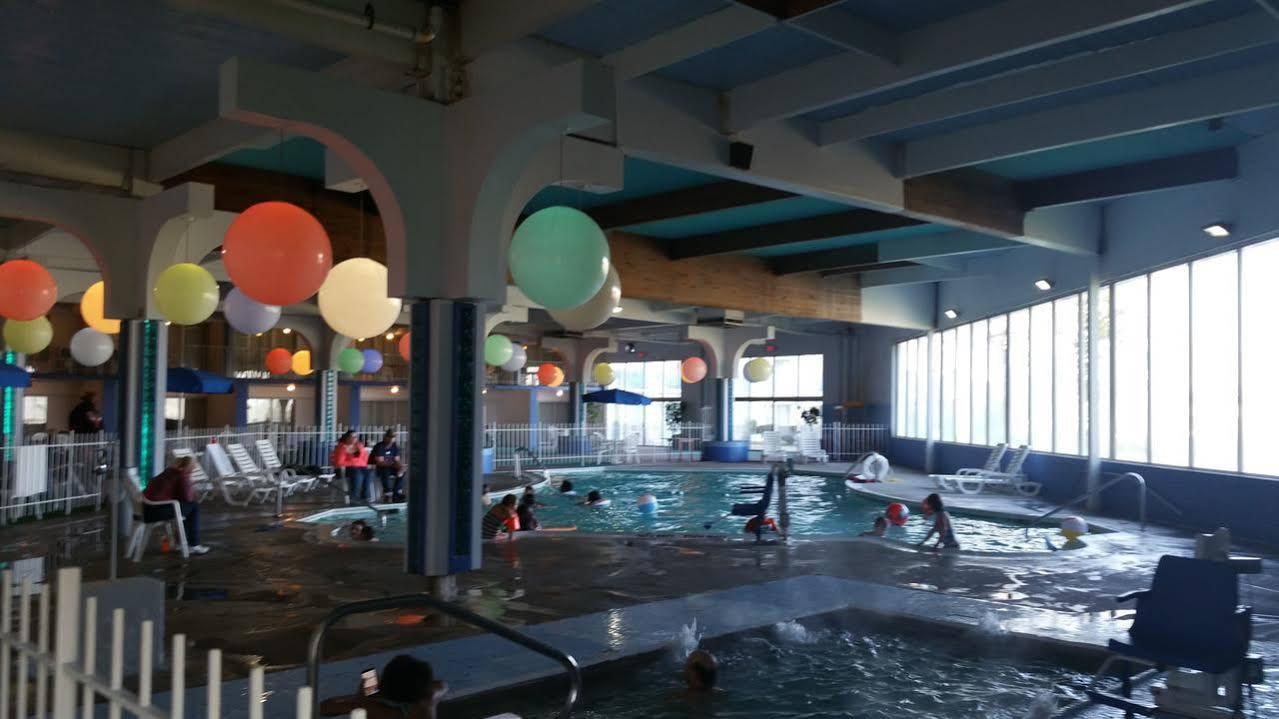Howard Johnson By Wyndham Saint Joseph Бентън Харбър Екстериор снимка